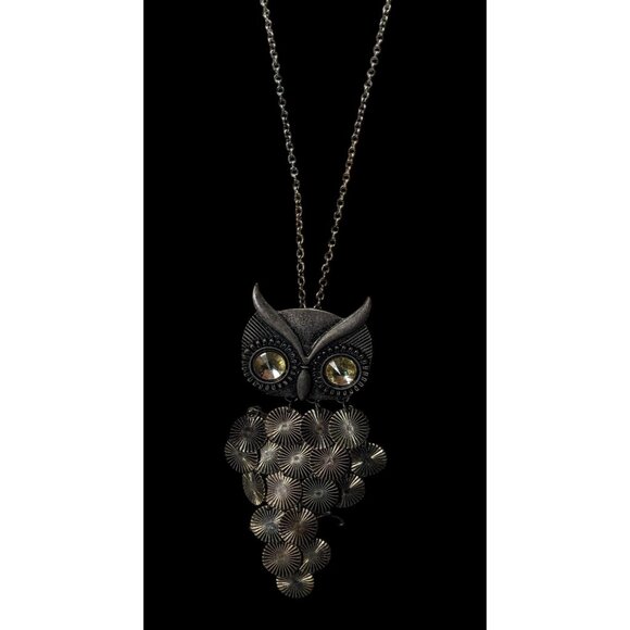 Quirky Y2K Own Pedant Necklace With Disc Fringe Feathers And Yellow Gem Eyes - Picture 7 of 10